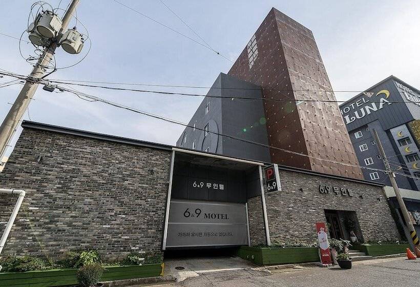 فندق على الطريق Yeosu Six And Nine