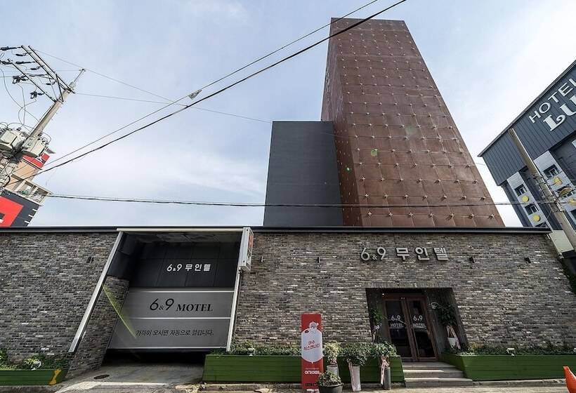 فندق على الطريق Yeosu Six And Nine