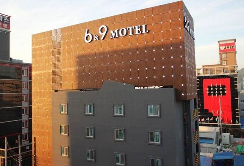 فندق على الطريق Yeosu Six And Nine