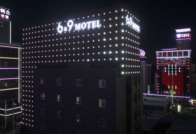 فندق على الطريق Yeosu Six And Nine