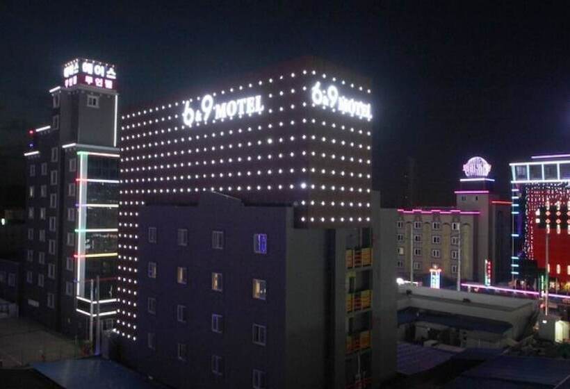 فندق على الطريق Yeosu Six And Nine