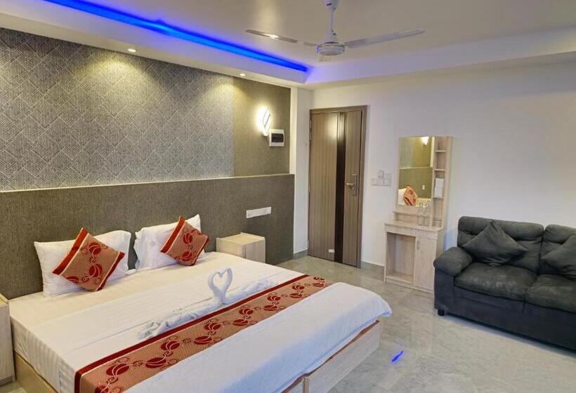 پانسیون Arora View