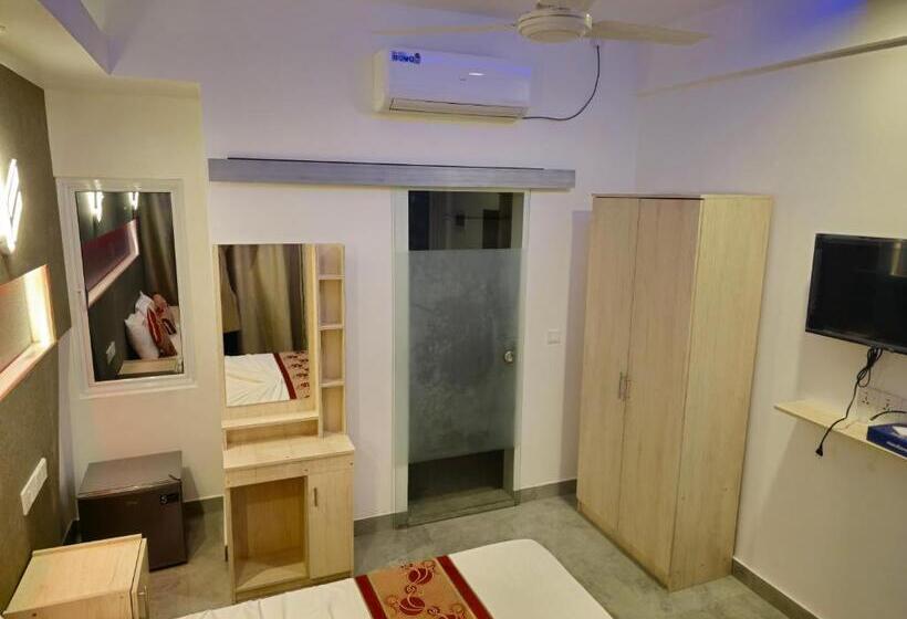 پانسیون Arora View