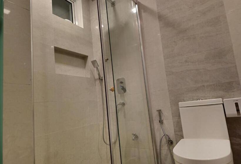 پانسیون Arora View