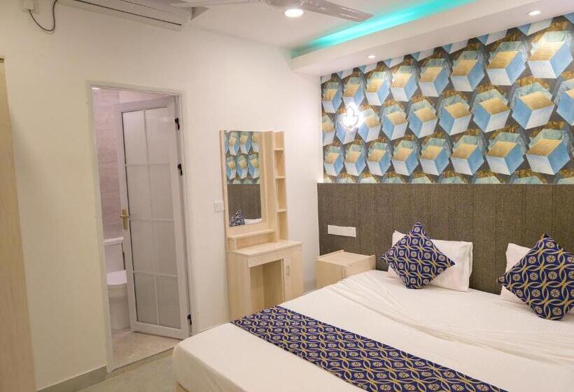 پانسیون Arora View