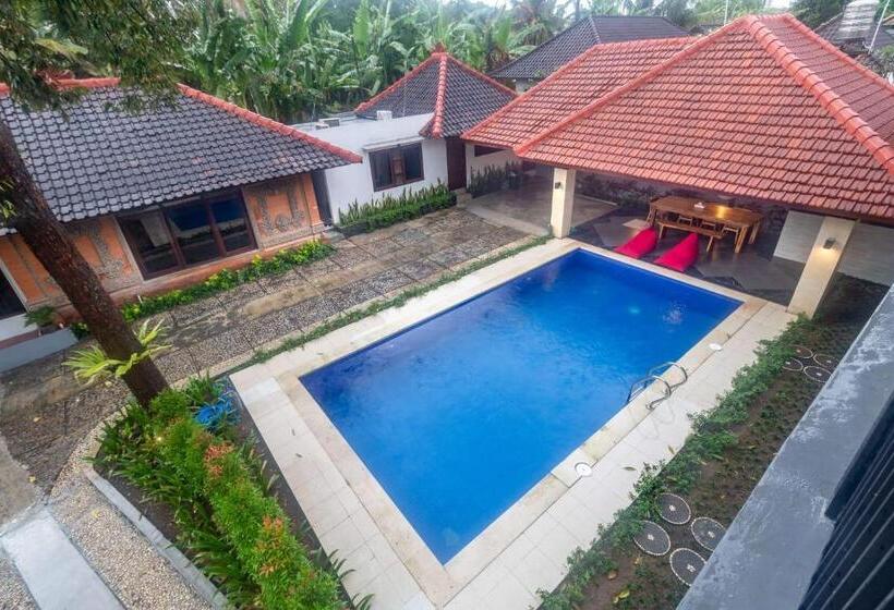 פנסיון Batuan Village