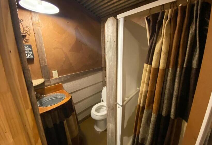 펜션 Acorn Hideaways Canton Cozy Frontier Suite 1890s Cattle & Land Decor