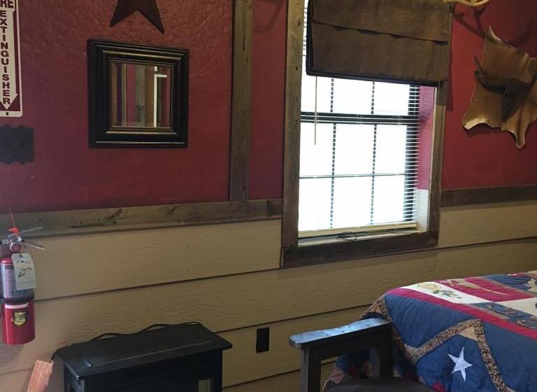 膳宿费 Acorn Hideaways Canton Cozy Frontier Suite 1890s Cattle & Land Decor