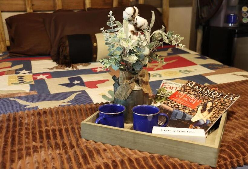 膳宿费 Acorn Hideaways Canton Cozy Frontier Suite 1890s Cattle & Land Decor