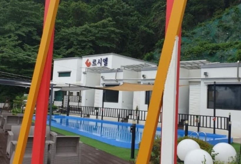 Pensão Gapyeong Leciel Pool Villa