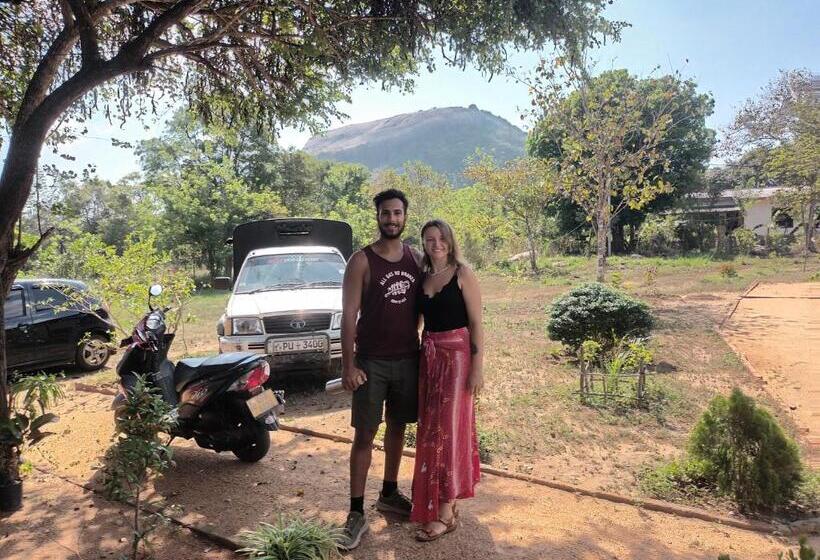 ペンション Sigiri Arana