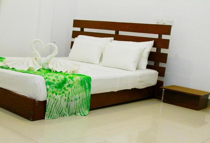 ペンション The Garnet Mirissa