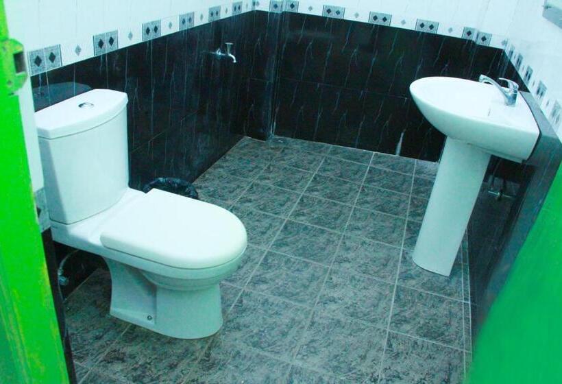 ペンション The Garnet Mirissa