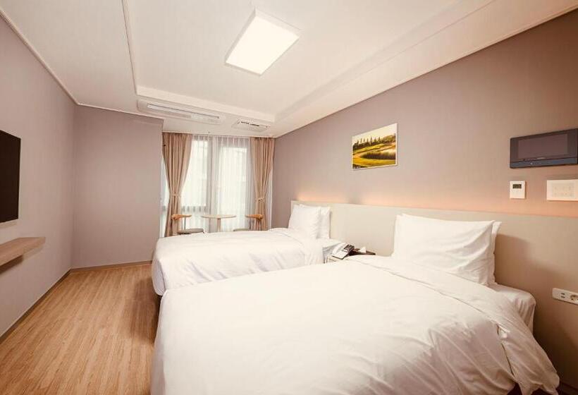 Sollago Myeongdong Hotel & Residence