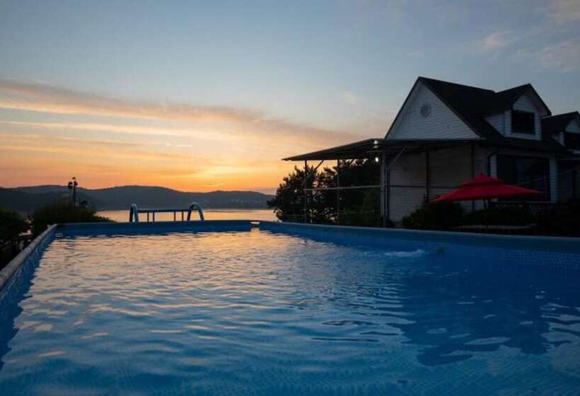 Taean Red Pension