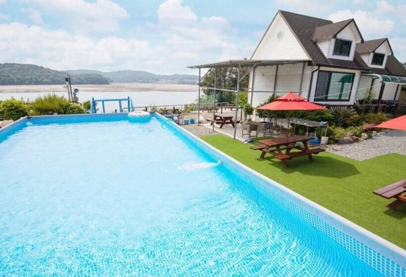 Taean Red Pension