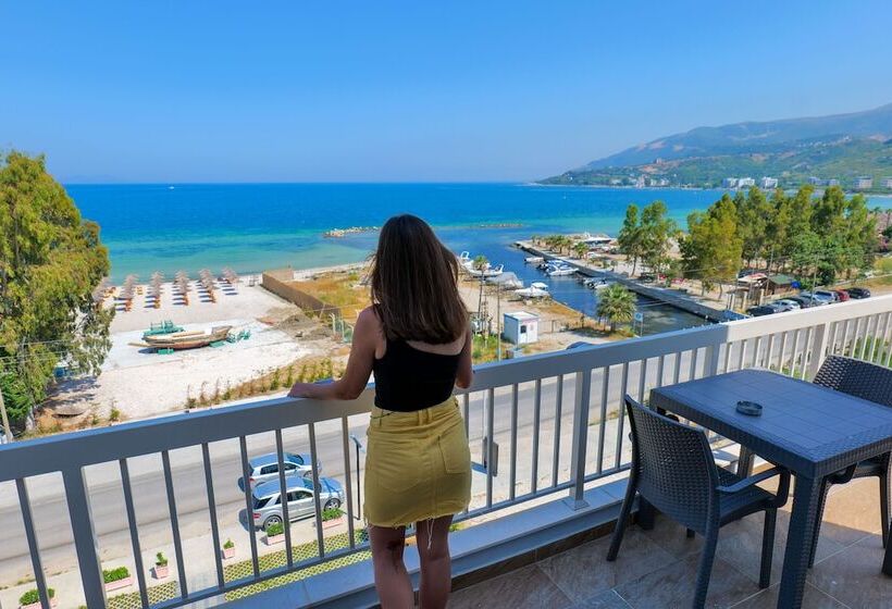 The Peak Hotel & Lounge