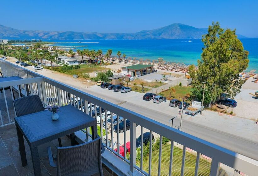 The Peak Hotel & Lounge