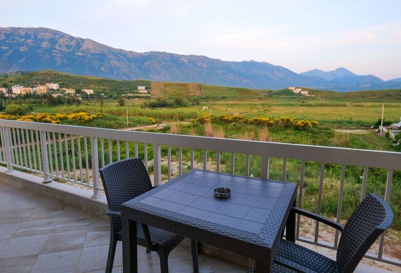 The Peak Hotel & Lounge