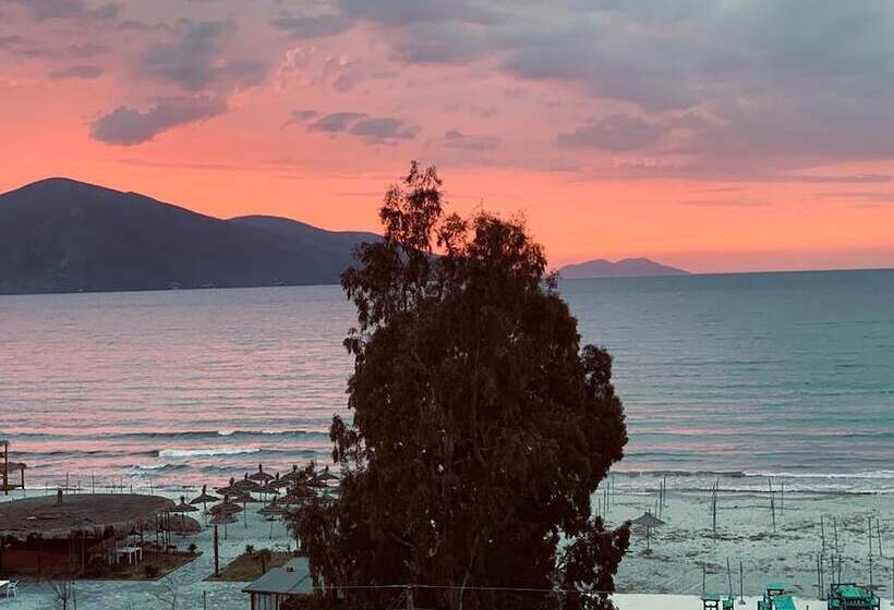 The Peak Hotel & Lounge