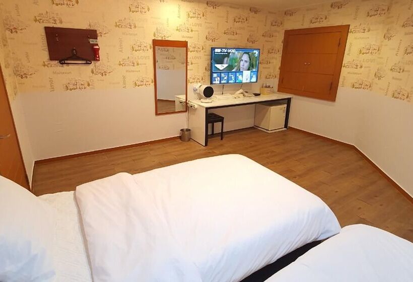 Yanggu Hyundai Motel