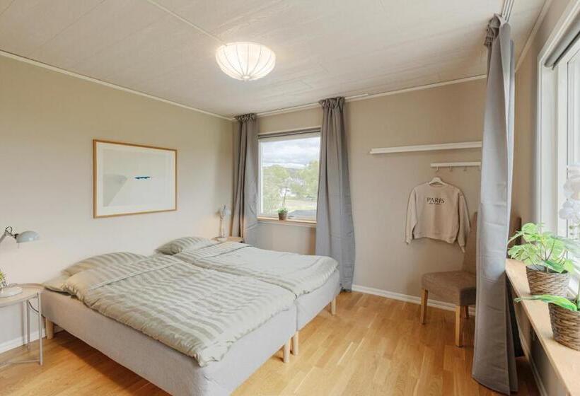 Общежитие Comfortable Guest Rooms With Fully Equipped Kitchen And Cosy Living Room