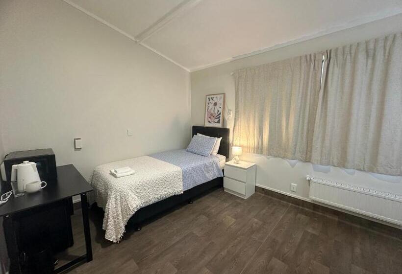 הוסטל Eden Lodge