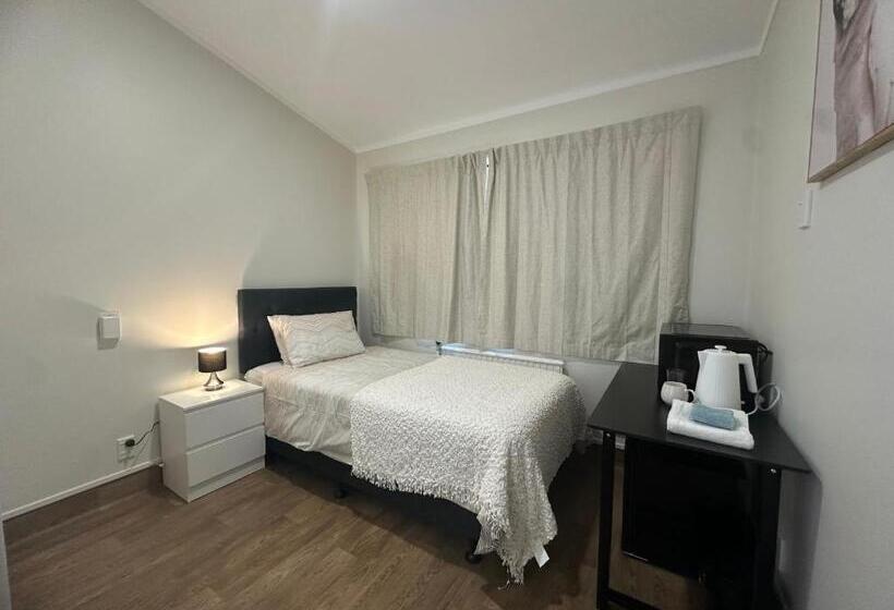 הוסטל Eden Lodge