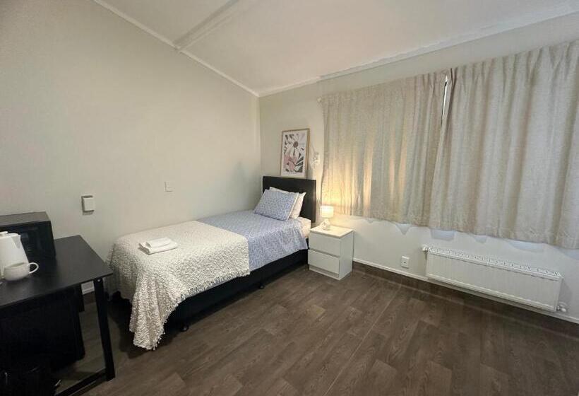 הוסטל Eden Lodge