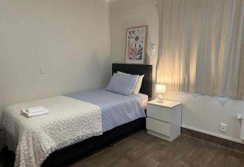 הוסטל Eden Lodge