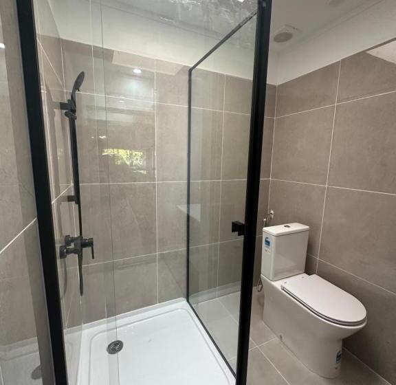 הוסטל Eden Lodge