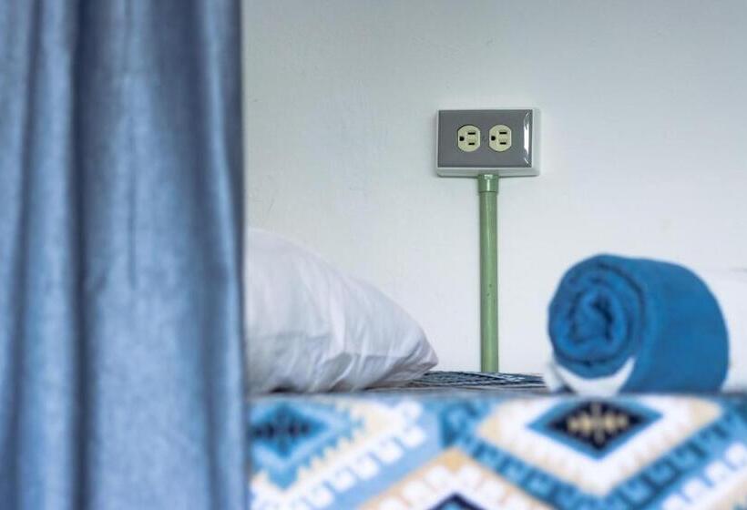 Общежитие Hostal Cuca Macuca