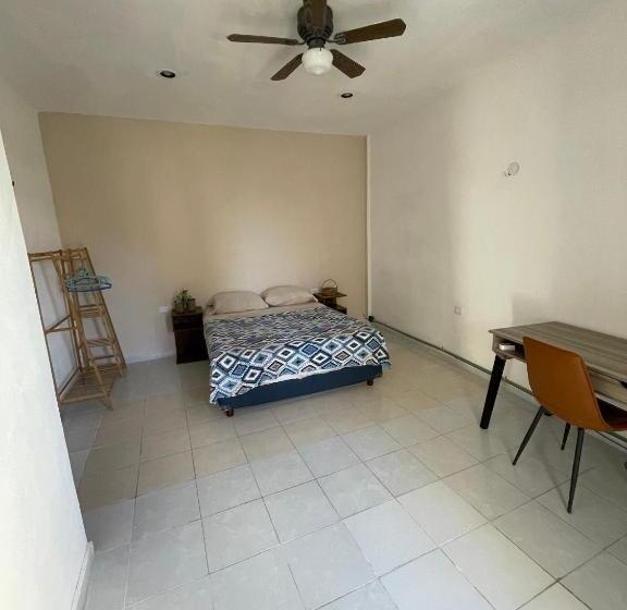 Общежитие Hostal Cuca Macuca