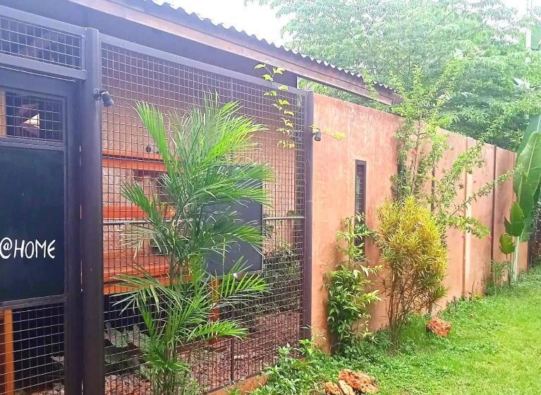 تختخواب و صبحانه At Home