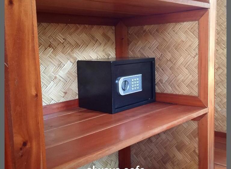 تختخواب و صبحانه At Home