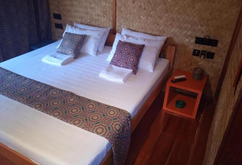 تختخواب و صبحانه At Home