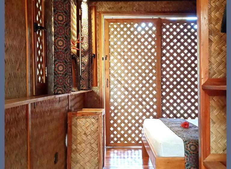 تختخواب و صبحانه At Home