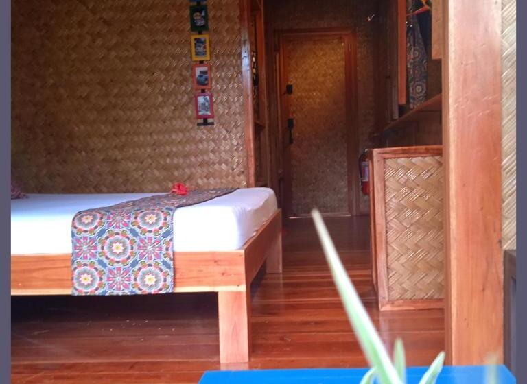 تختخواب و صبحانه At Home