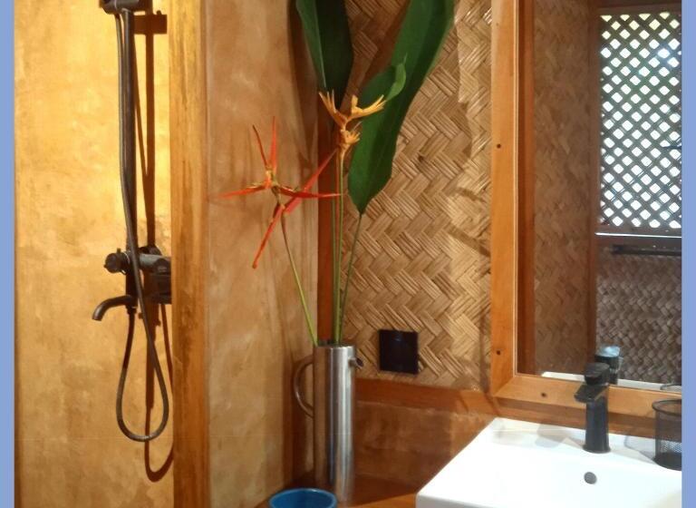 تختخواب و صبحانه At Home