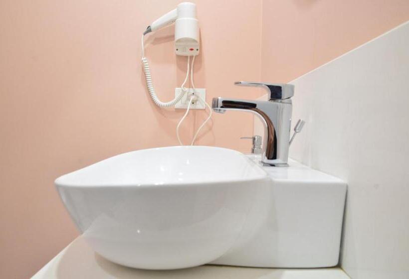 تختخواب و صبحانه Torte & Lini