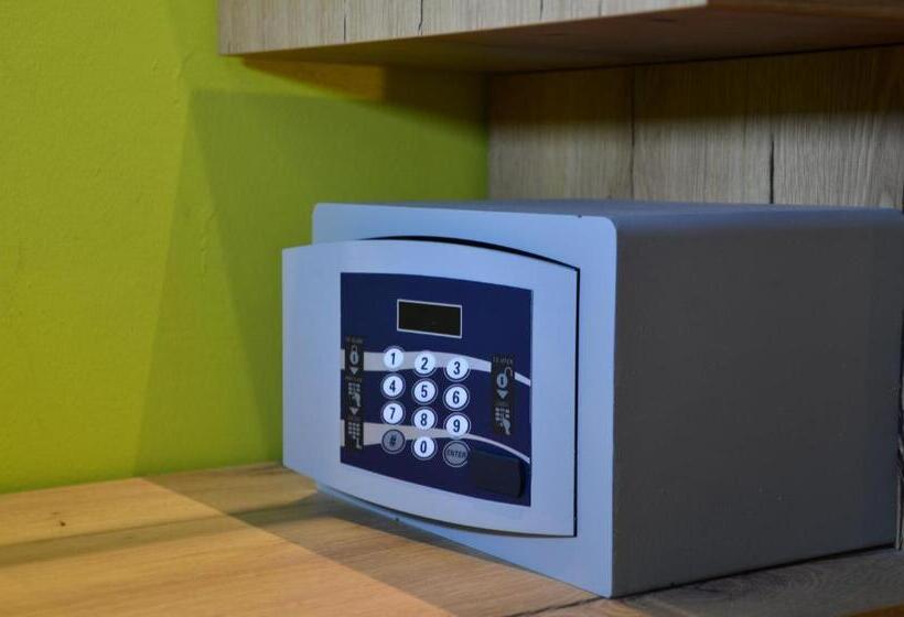 تختخواب و صبحانه Torte & Lini