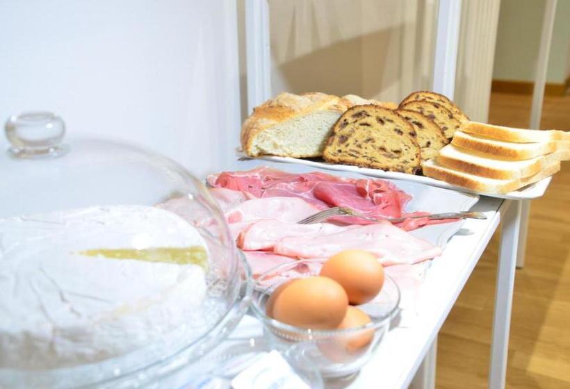 تختخواب و صبحانه Torte & Lini