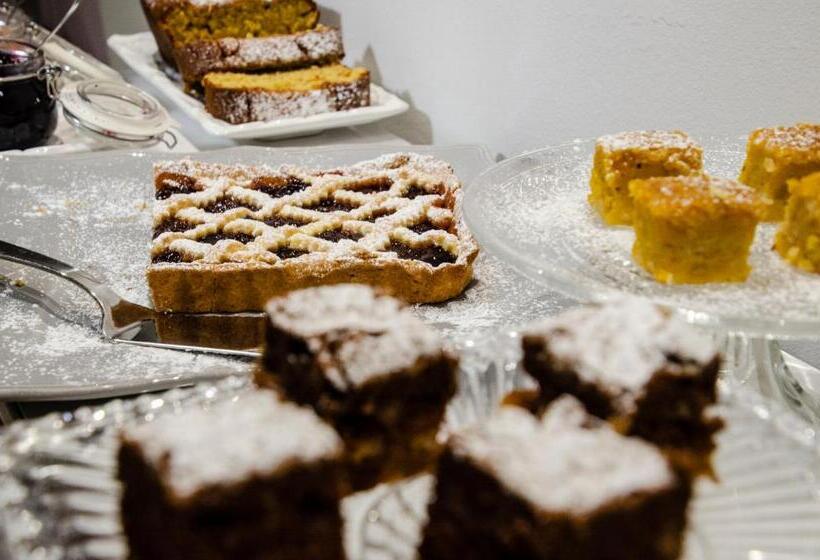 تختخواب و صبحانه Torte & Lini