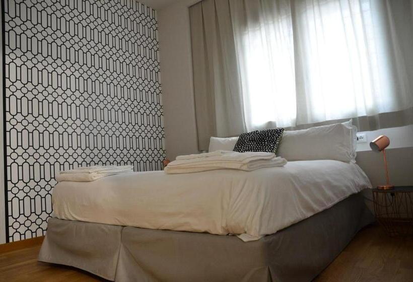 تختخواب و صبحانه Torte & Lini