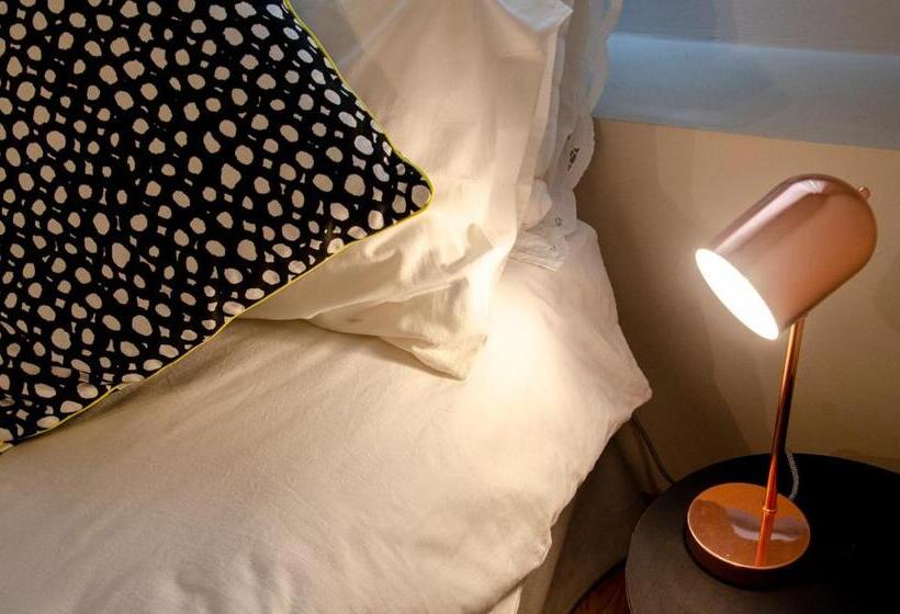 تختخواب و صبحانه Torte & Lini