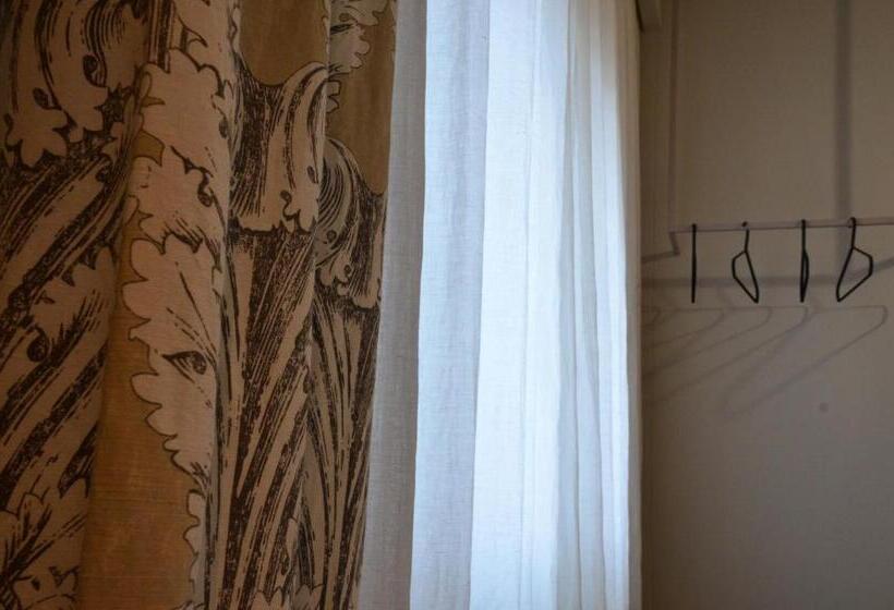 تختخواب و صبحانه Torte & Lini