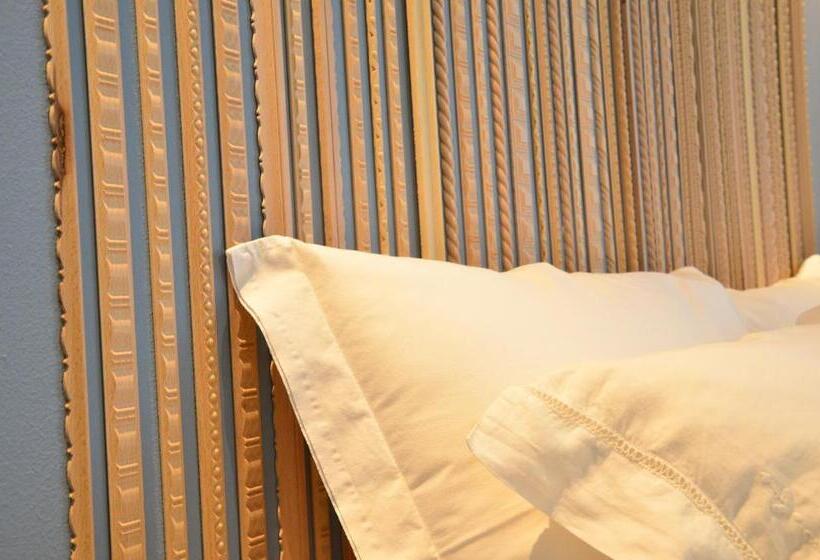 تختخواب و صبحانه Torte & Lini