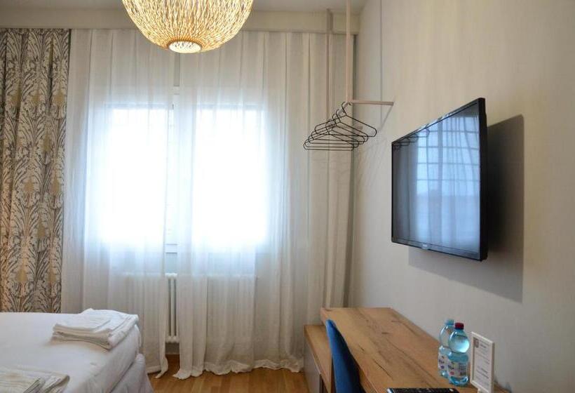 تختخواب و صبحانه Torte & Lini