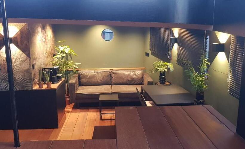 تختخواب و صبحانه Wheelhouse Euphrate Houseboat