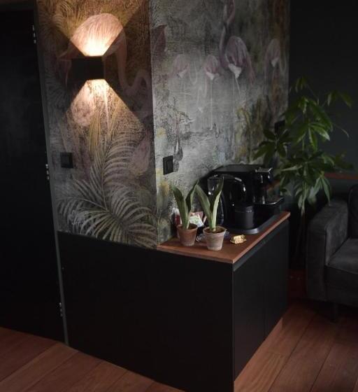 تختخواب و صبحانه Wheelhouse Euphrate Houseboat